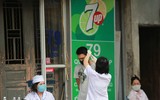 Cuộc sống sau hàng rào cách ly ở phố Trúc Bạch?